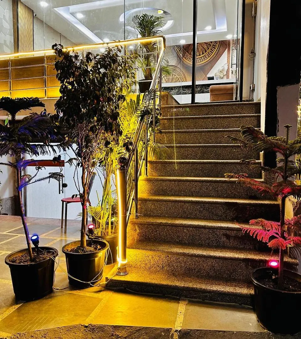 Hotel S R Palace - Free Airport Drop For Minimum 05 Nights Stay - 5 Mins From Igi & Domestic Airport Delhi New Delhi 3*,