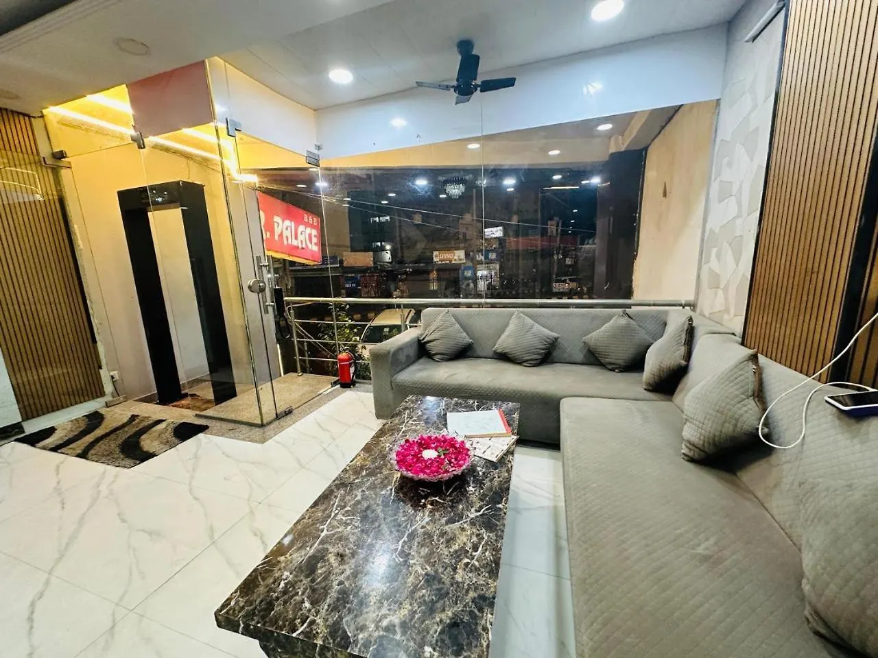 Hotel S R Palace - Free Airport Drop For Minimum 05 Nights Stay - 5 Mins From Igi & Domestic Airport Delhi New Delhi