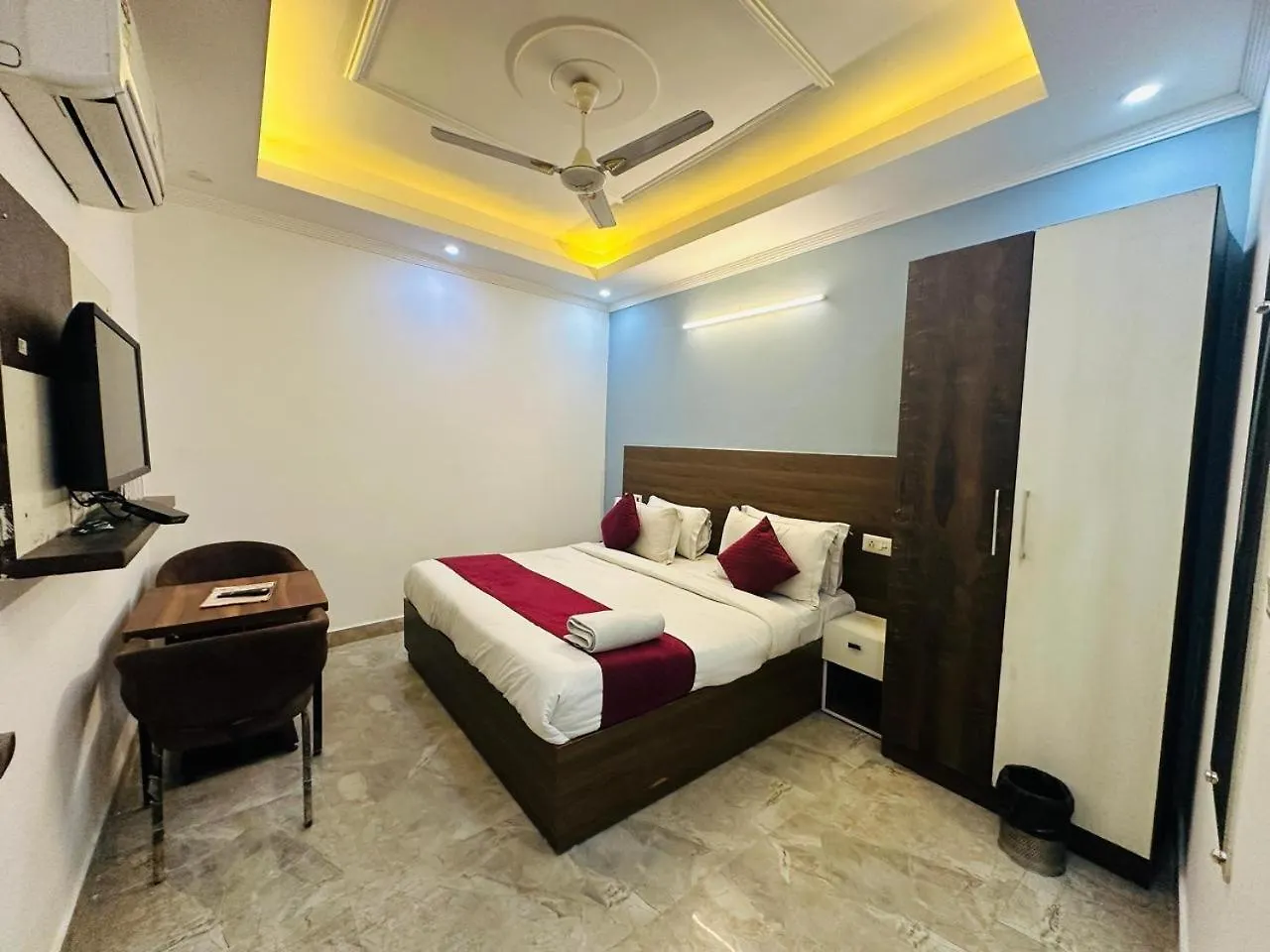 Hotel S R Palace - Free Airport Drop For Minimum 05 Nights Stay - 5 Mins From Igi & Domestic Airport Delhi New Delhi